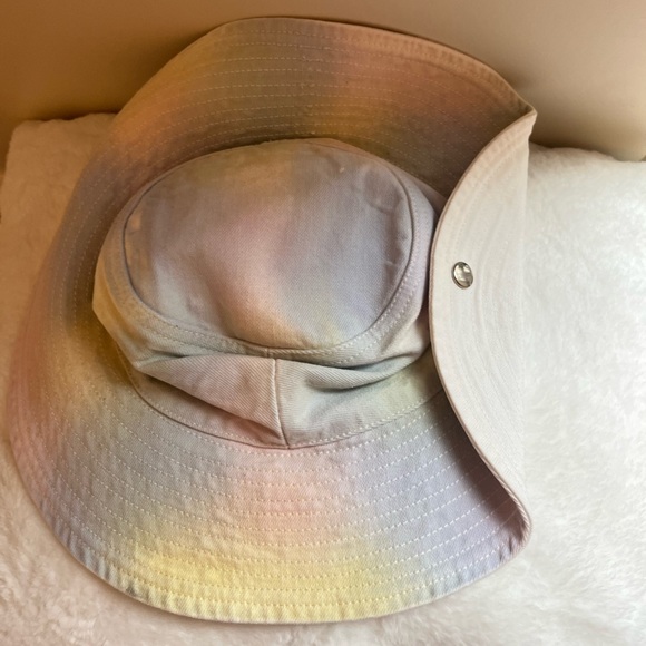 Ganni bucket hat Brand New w tags! - Picture 3 of 6